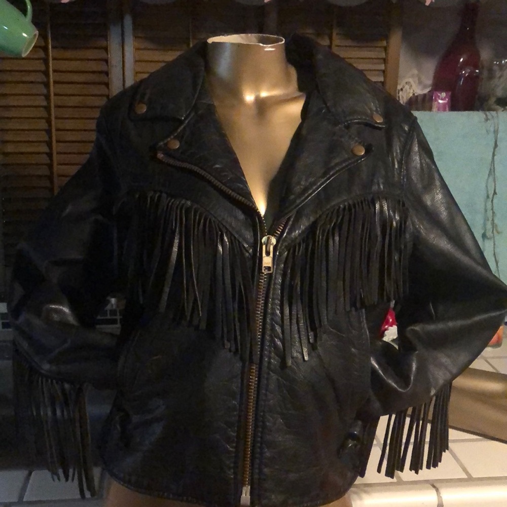 Woman’s leather jacket w/fringe